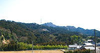 加太駅から見る錫杖ヶ岳
