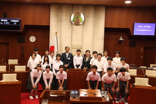議場全体2