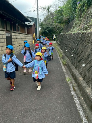 秋の遠足(３.５歳児㉙)