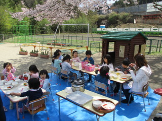 お花見給食