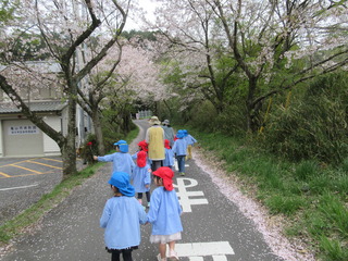 花のトンネル