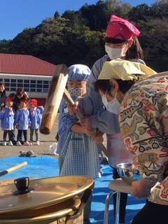 餅つきに真剣