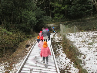 だれの足跡？