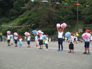 ポンポンを持ってパプリカのダンス楽しいね！