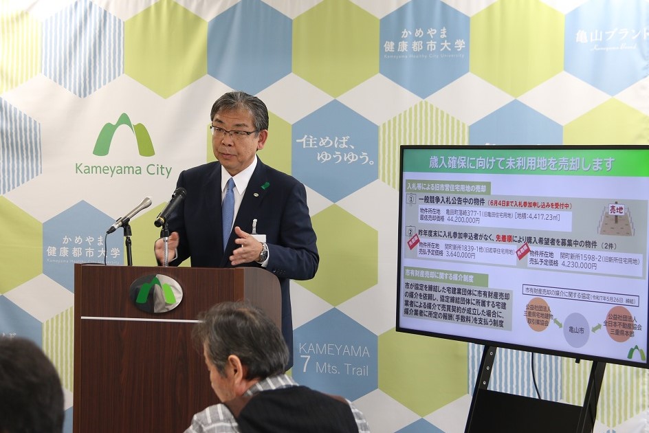 記者会見の様子（5月27日）