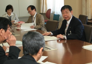 記者会見の様子（3月30日）