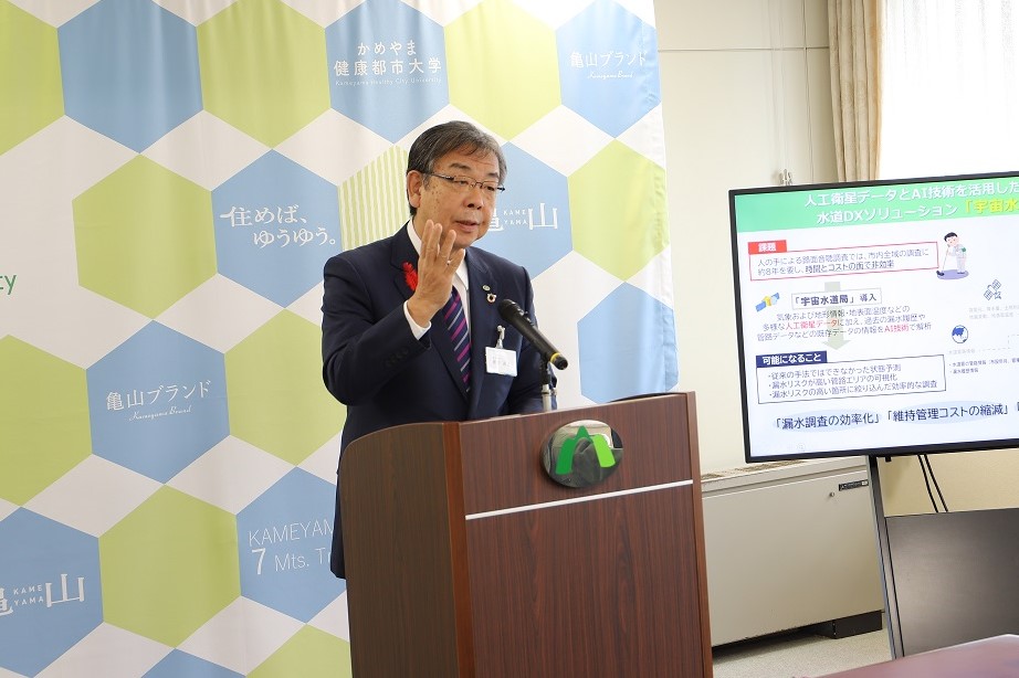 記者会見の様子（10月28日）